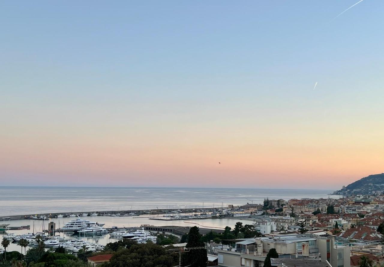 Special Home Vista Mare E Parcheggio Privato Sanremo Luaran gambar